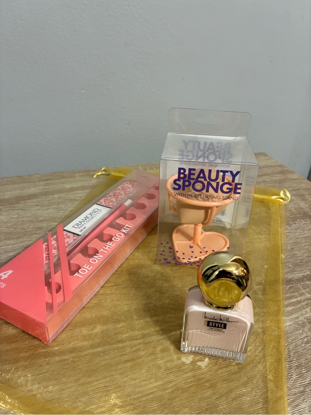 Nichole Miller and Beauty Sponge with Heart Drying Stand - Peach